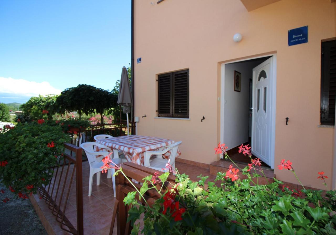 Apartment Liliana Near Beach Poreč Eksteriør billede